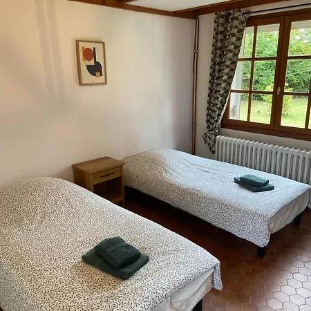 Les Pommiers, Avec Terrain Tatil Evi